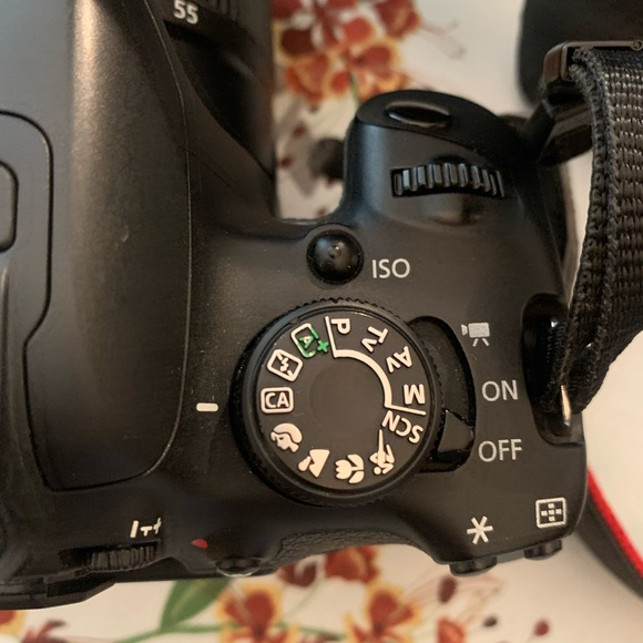 Cannon EOS 700D Camera - Picture 2 of 10